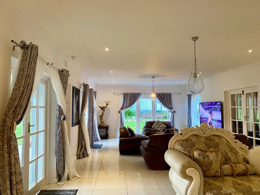 5 Bedroom Property for Sale in Constantia Western Cape